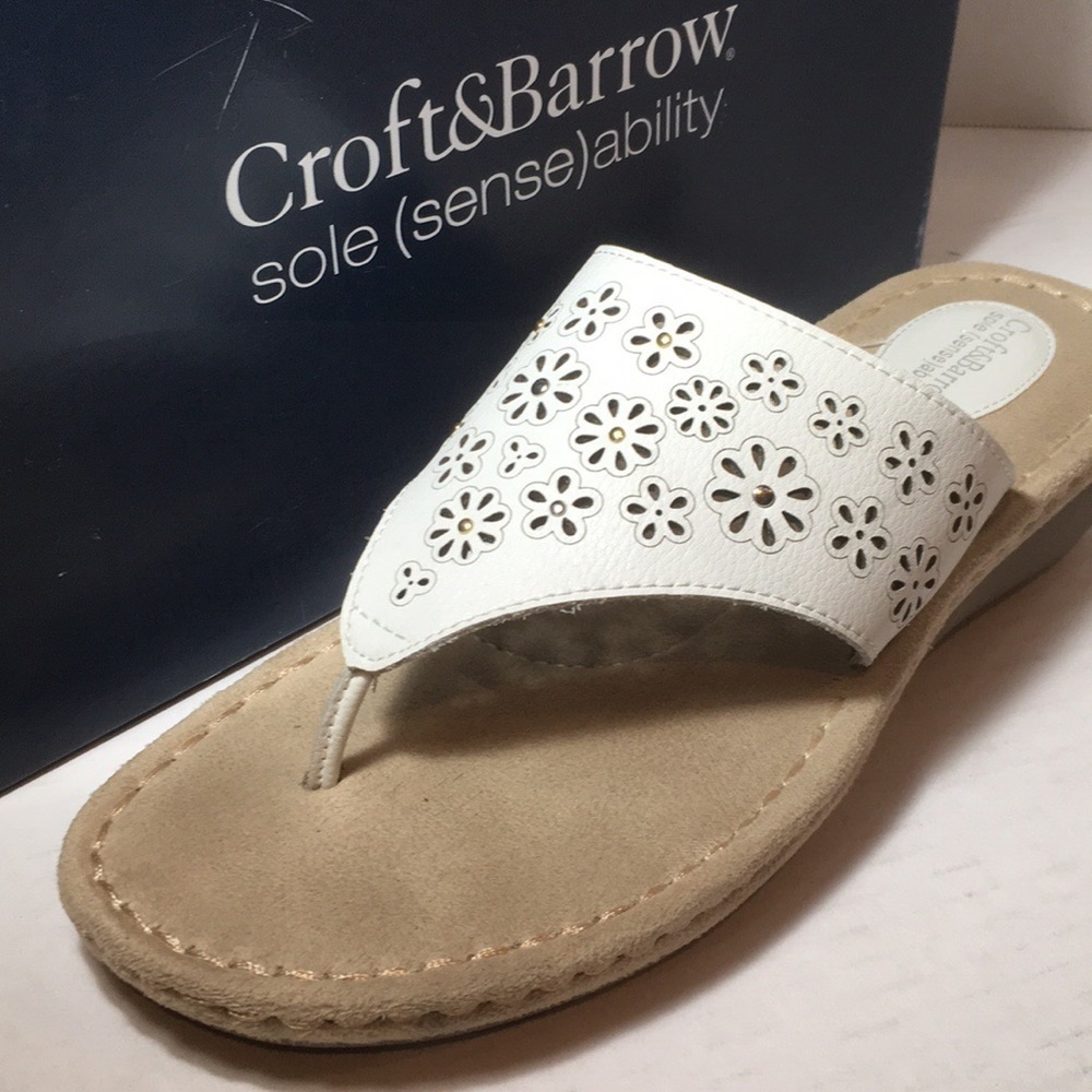Croft & Barrow sandals white cut outs size…